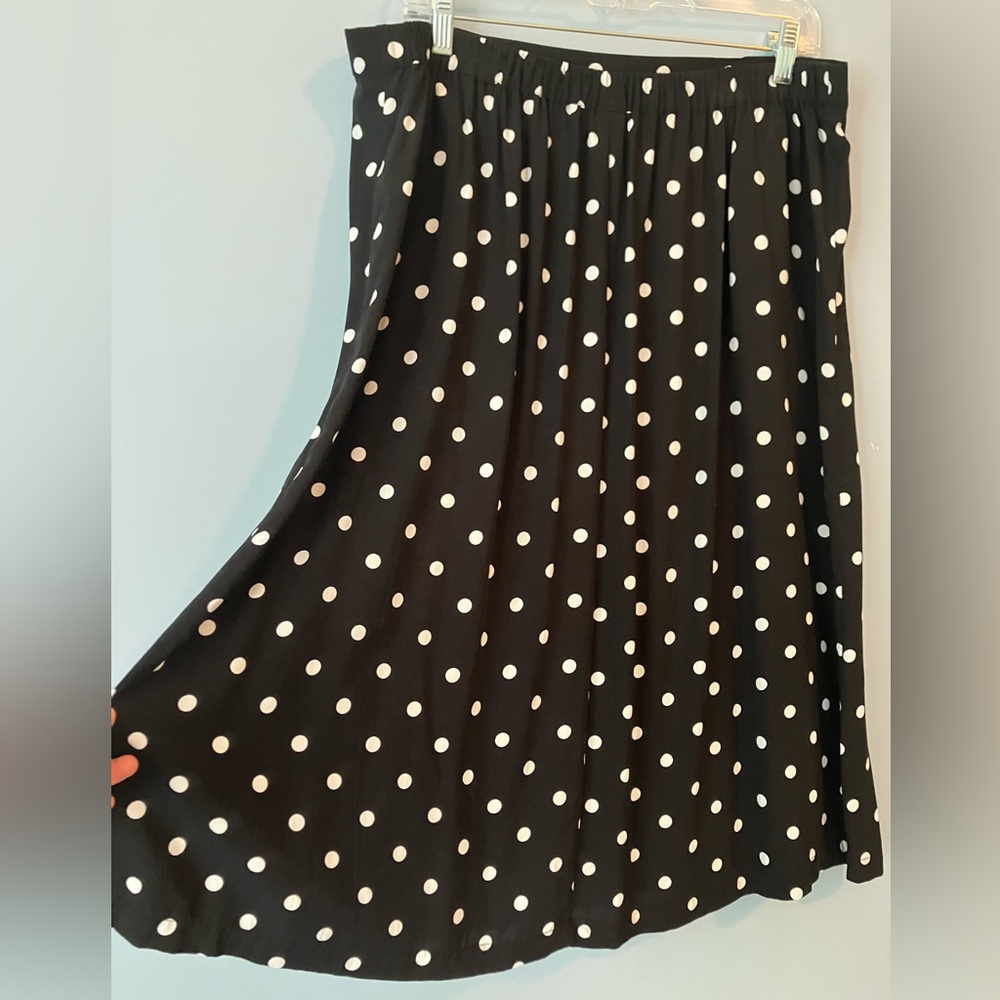 Old Navy Black and White Polka Dot A-Line Skirt